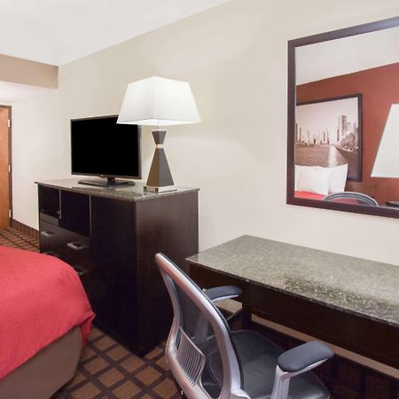 Super 8 By Wyndham Chicago Il Ξενοδοχείο Εξωτερικό φωτογραφία